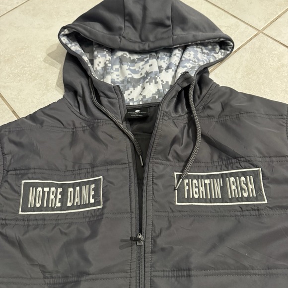 Notre Dame Fighting Irish Jacket Mens L Gray Colosseum Puffer Military College - Picture 3 of 7